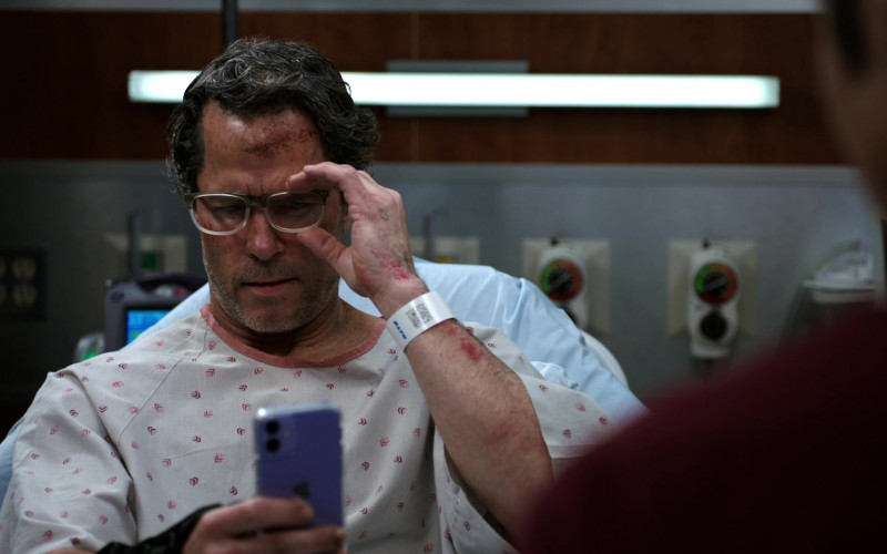 Apple iPhone Smartphone in Chicago Med S07E20 End of the Day, Anything Can Happen (2022)