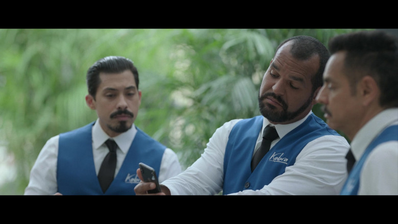 Apple iPhone Smartphone of Amaury Nolasco as Benny in The Valet (2)