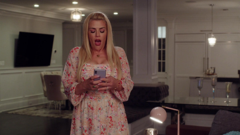 Apple iPhone Smartphone of Busy Philipps as Summer in Girls5eva S02E02 Triumphant Return to the Studio (2022)
