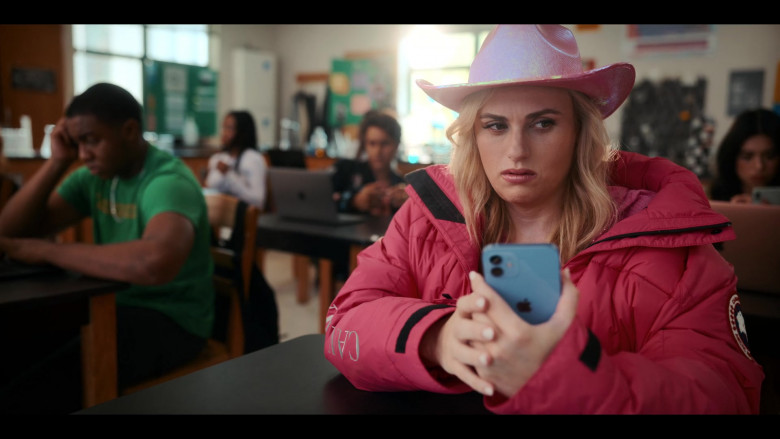 Apple iPhone Smartphone of Rebel Wilson as Stephanie Conway in Senior Year (4)