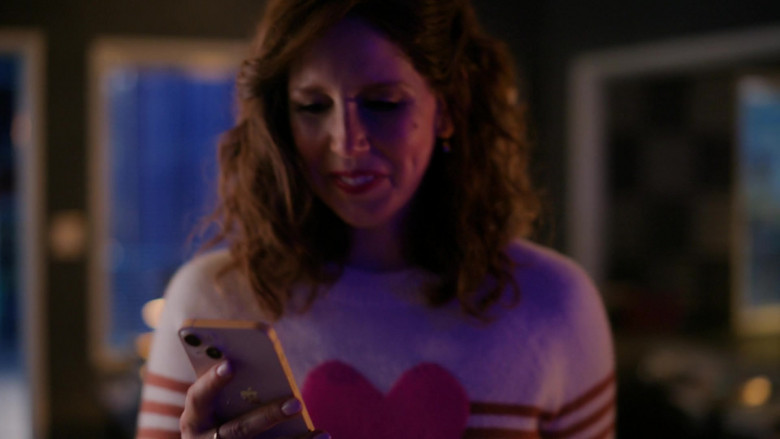 Apple iPhone Smartphone of Vanessa Bayer as Joanna Gold in I Love That for You S01E03 #JoannaStrong (2022)