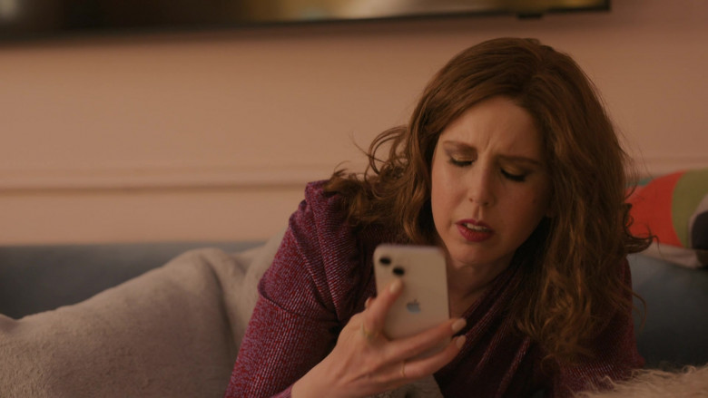 Apple iPhone Smartphone of Vanessa Bayer as Joanna Gold in I Love That for You S01E05 Daddy's Lil' Cookies (2022)