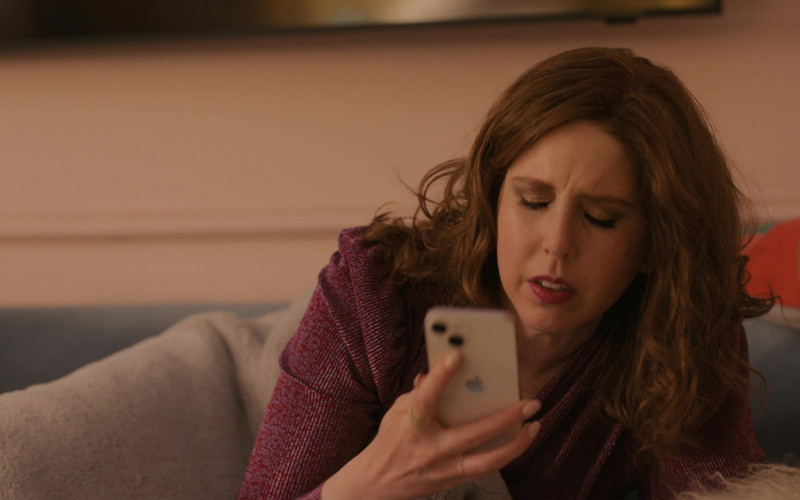 Apple iPhone Smartphone of Vanessa Bayer as Joanna Gold in I Love That for You S01E05 Daddy's Lil' Cookies (2022)