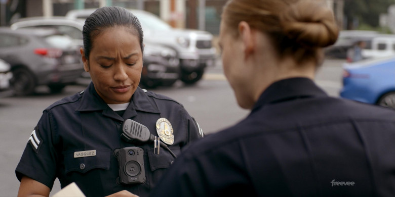 Axon Body Cameras in Bosch Legacy S01E07 One of Your Own (2)