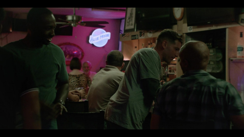 Blue Moon Beer Sign in We Own This City S01E03 Part Three (2022)