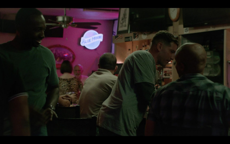 Blue Moon Beer Sign in We Own This City S01E03 Part Three (2022)