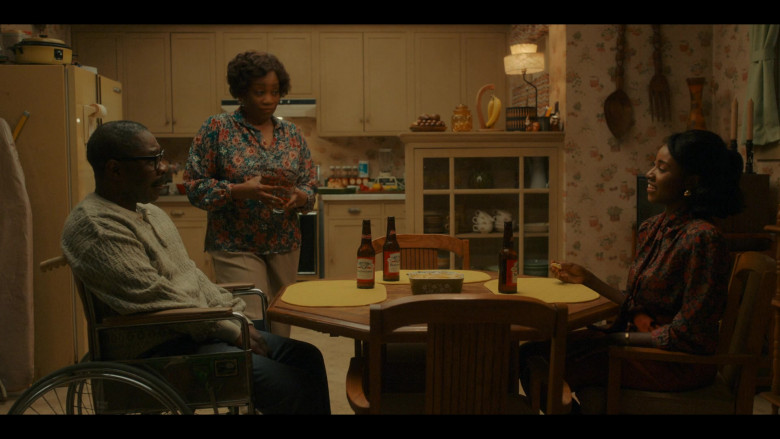 Budweiser Beer in The First Lady S01E03 Please Allow Me (1)