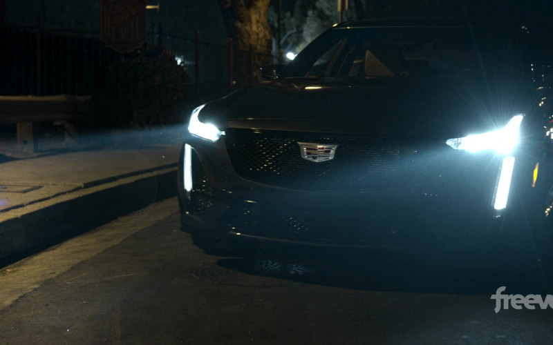 Cadillac Car in Bosch Legacy S01E06 Chain of Authenticity (2022)
