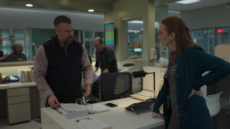 Cisco Phone in New Amsterdam S04E22 I'll Be Your Shelter (1)