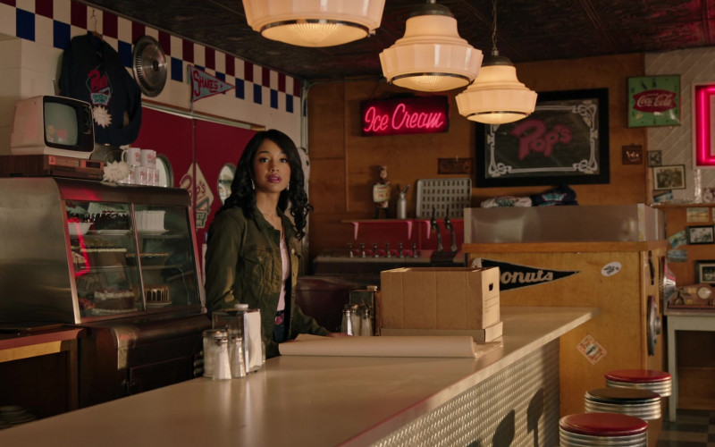 Coca-Cola Clock in Riverdale S06E15 Chapter One Hundred and Ten Things That Go Bump in the Night (2022)