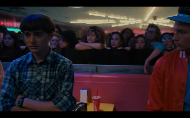 Coca-Cola Drinks in Stranger Things S04E03 Chapter Three The Monster and the Superhero (1)