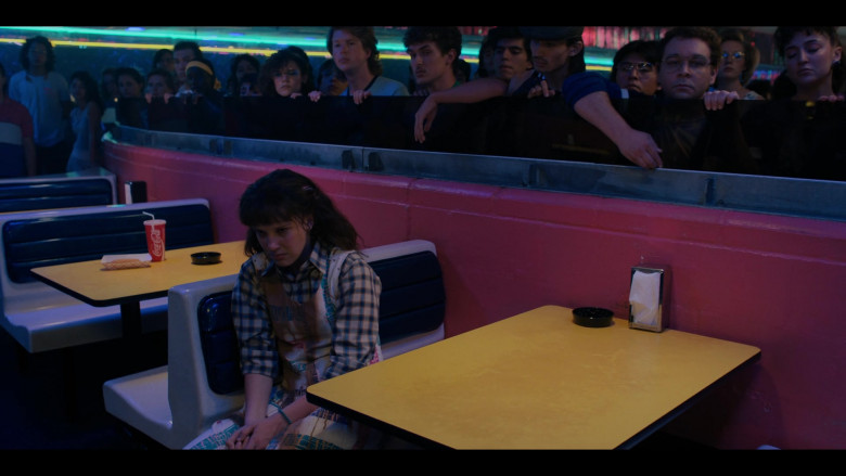 Coca-Cola Drinks in Stranger Things S04E03 Chapter Three The Monster and the Superhero (2)