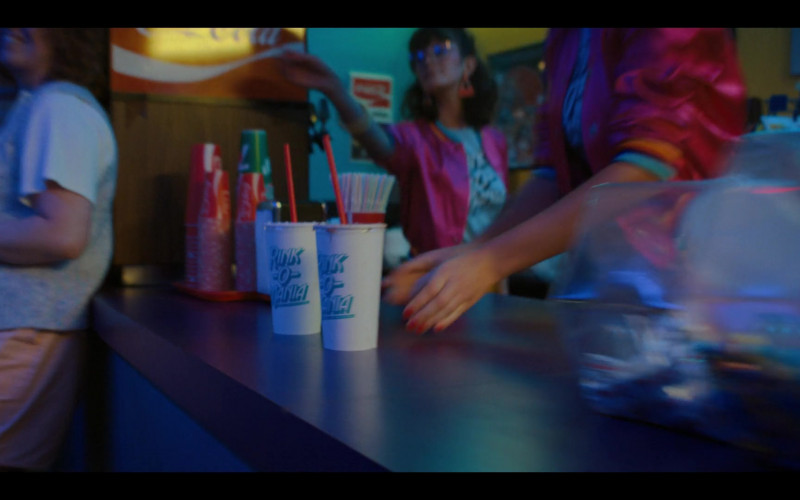 Coca-Cola and 7UP in Stranger Things S04E02 Chapter Two Vecna's Curse (2022)