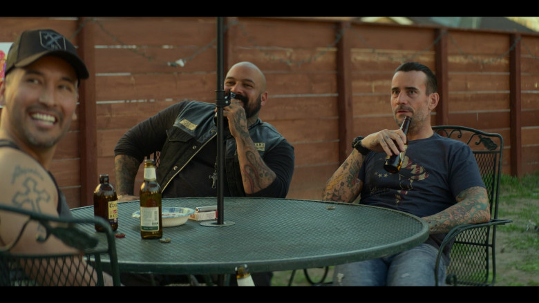 Coors Banquet Beer in Mayans M.C. S04E04 A Crow Flew By (1)