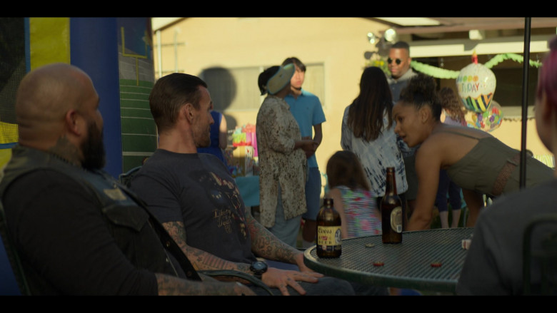 Coors Banquet Beer in Mayans M.C. S04E04 A Crow Flew By (2)