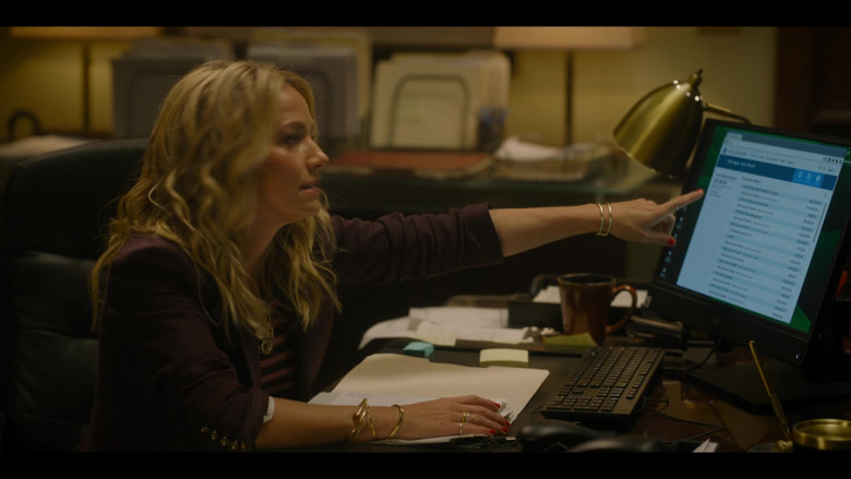 Dell All-In-One Computer of Becki Newton as Lorna in The Lincoln Lawyer S01E02 The Magic Bullet (2)