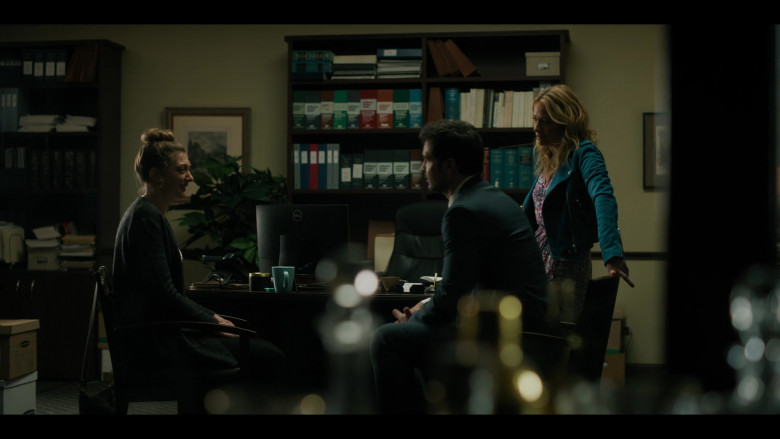 Dell All-In-One Computer of Becki Newton as Lorna in The Lincoln Lawyer S01E02 The Magic Bullet (3)
