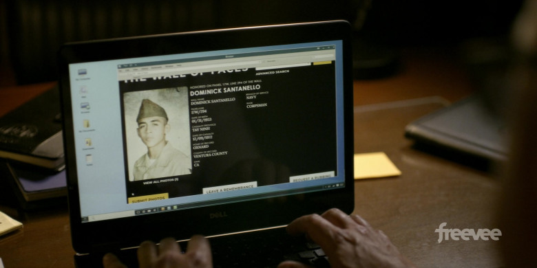 Dell Laptop of Titus Welliver as Harry Bosch in Bosch Legacy S01E03 Message in a Bottle (1)