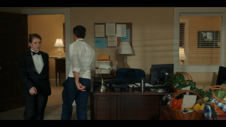 Dell Monitor in The First Lady S01E05 See Saw (2022)