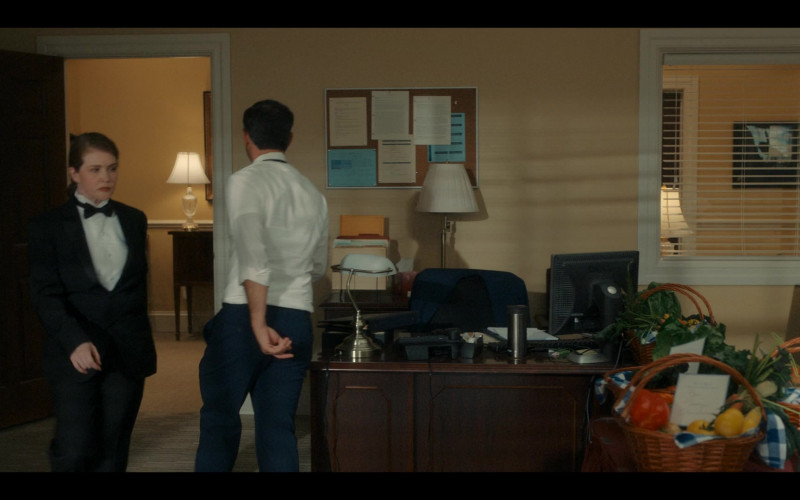 Dell Monitor in The First Lady S01E05 See Saw (2022)