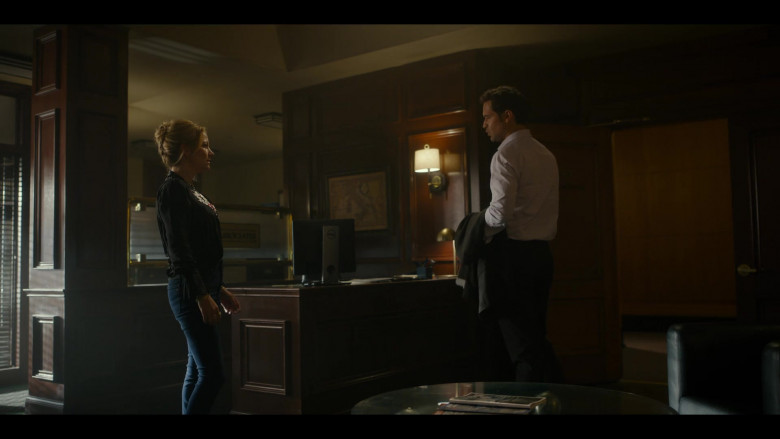 Dell Monitor in The Lincoln Lawyer S01E05 Twelve Lemmings in a Box (2022)