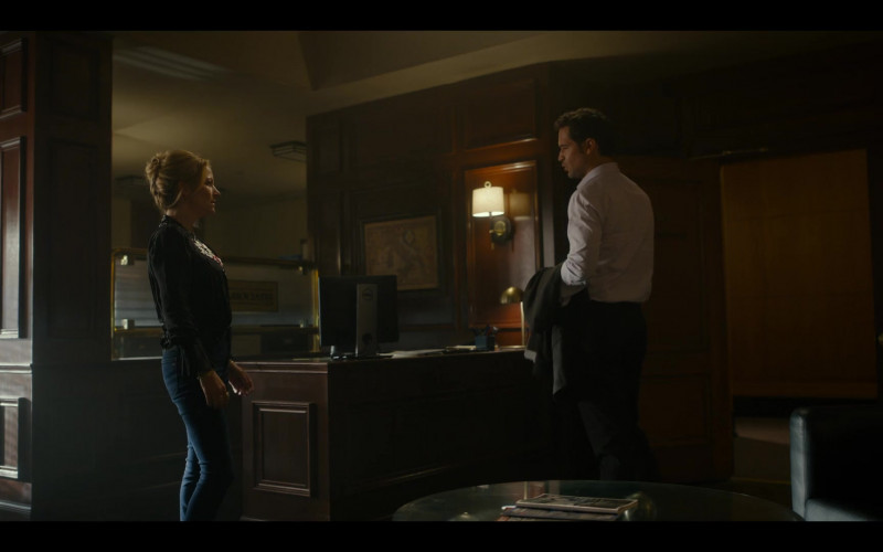 Dell Monitor in The Lincoln Lawyer S01E05 Twelve Lemmings in a Box (2022)