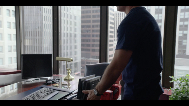 Dell Monitor in We Own This City S01E06 Part Six (2022)