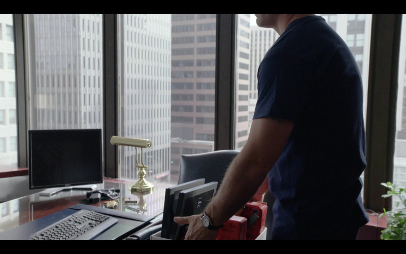 Dell Monitor in We Own This City S01E06 Part Six (2022)