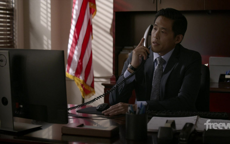 Dell PC Monitors in Bosch Legacy S01E06 Chain of Authenticity (1)