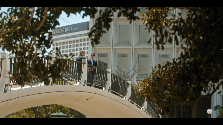 DoubleTree by Hilton Hotel in The Lincoln Lawyer S01E09 The Uncanny Valley (2022)