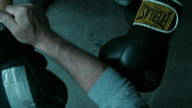 Everlast Boxing Gloves in Better Call Saul S06E05 Black and Blue (1)