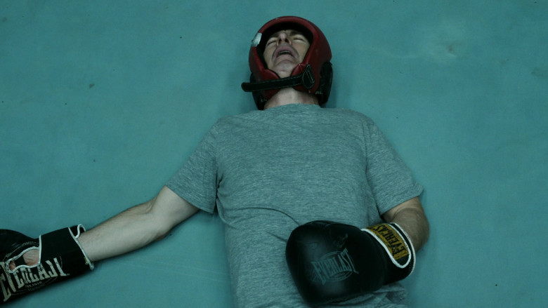 Everlast Boxing Gloves in Better Call Saul S06E05 Black and Blue (4)