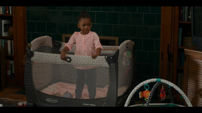 Graco Pack ‘n Play Playard in The First Lady S01E04 Cracked Pot (2022)