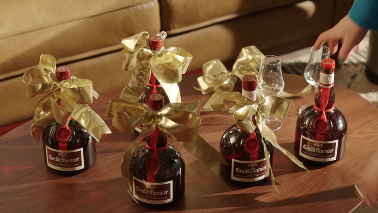 Grand Marnier Liqueurs in Dynasty S05E13 Do You Always Talk to Turtles (2)