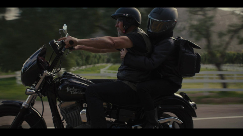 Harley-Davidson Motorcycle in Hacks S02E06 The Click (1)