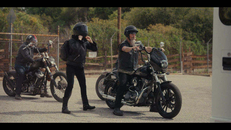 Harley-Davidson Motorcycle in Hacks S02E06 The Click (2)