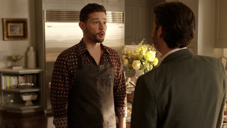 Hedley & Bennett Apron in Dynasty S05E10 Mind Your Own Business (1)