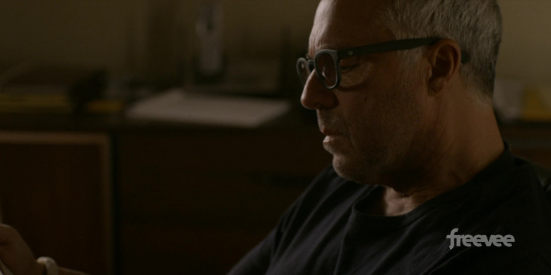Izipizi Men’s Reading Glasses of Titus Welliver as Harry Bosch in Bosch Legacy S01E06 Chain of Authenticity (2022)