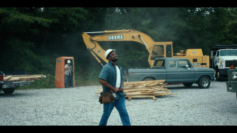John Deere 230 LC Excavator in Stranger Things S04E06 Chapter Six The Dive (2)