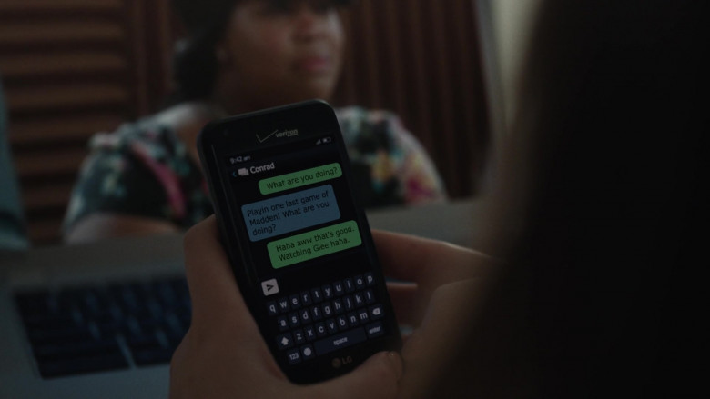 LG Verizon Smartphone in The Girl from Plainville S01E08 Blank Spaces (2022)