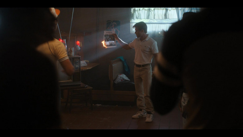 Lacoste White Polo Shirt and Reebok Sneakers of Mason Dye as Jason Carver in Stranger Things S04E02 Chapter Two Vecna’s Curse (2