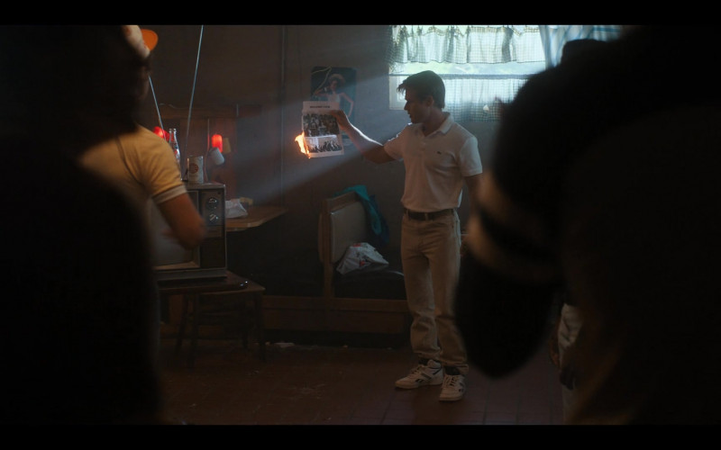 Lacoste White Polo Shirt and Reebok Sneakers of Mason Dye as Jason Carver in Stranger Things S04E02 Chapter Two Vecna’s Curse (2