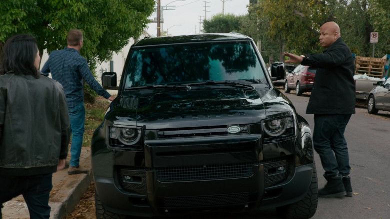 Land Rover Defender Car in NCIS Los Angeles S13E22 Come Together (3)