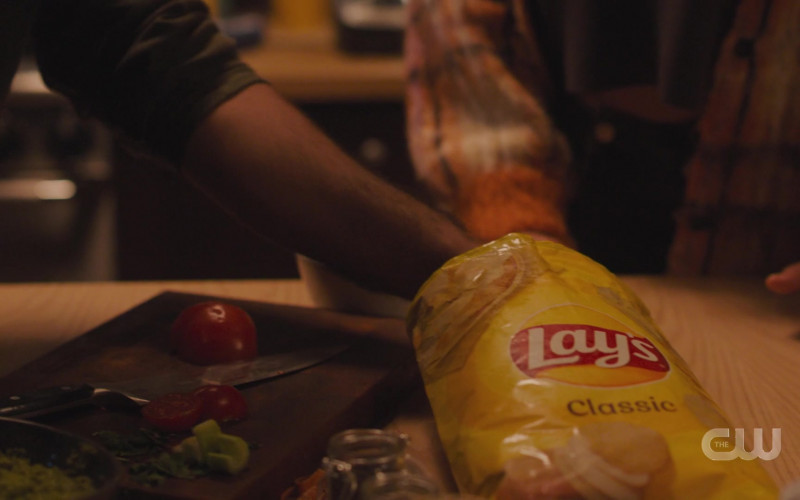 Lay’s Classic Potato Chips in Charmed S04E10 Hashing It Out (1)