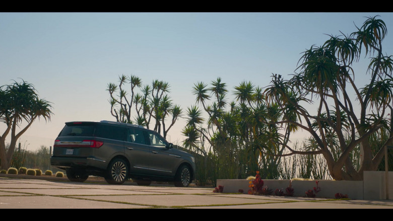 Lincoln Navigator Car in The Lincoln Lawyer S01E01 He Rides Again (2)