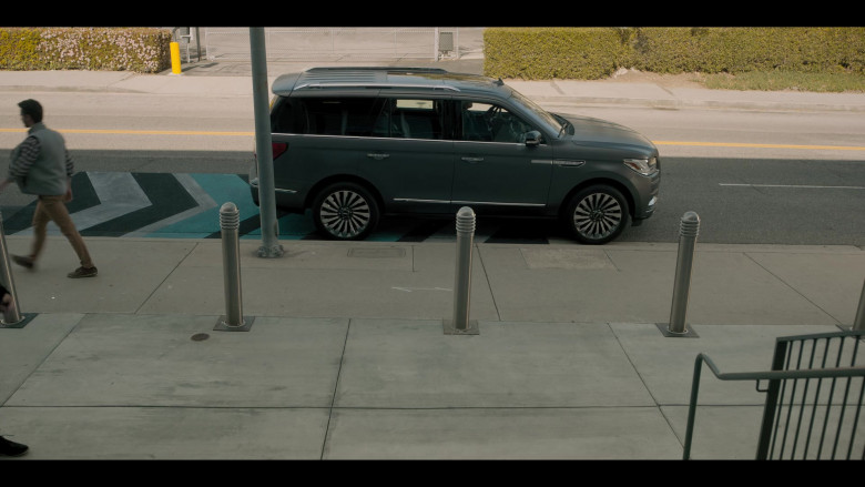 Lincoln Navigator Car in The Lincoln Lawyer S01E01 He Rides Again (3)