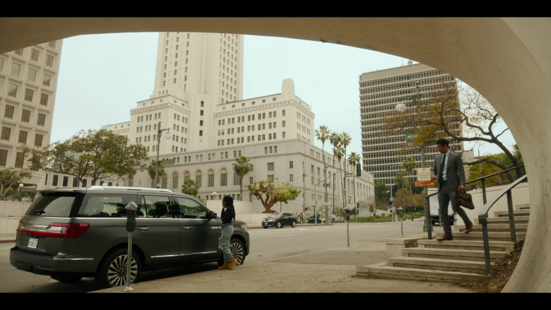 Lincoln Navigator Car in The Lincoln Lawyer S01E05 Twelve Lemmings in a Box (3)