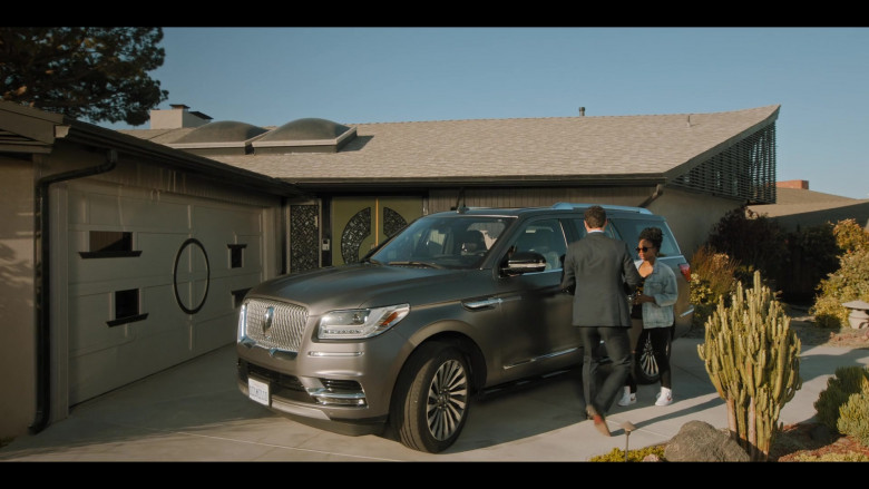 Lincoln Navigator Car in The Lincoln Lawyer S01E07 Lemming Number Seven (3)