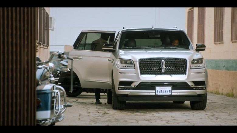 Lincoln Navigator Car in The Lincoln Lawyer S01E07 Lemming Number Seven (7)