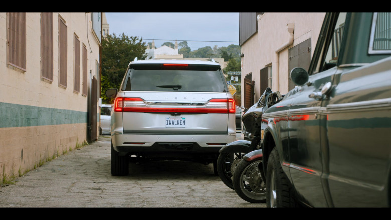 Lincoln Navigator Car in The Lincoln Lawyer S01E07 Lemming Number Seven (8)